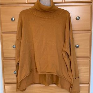 Mustard hi low cropped turtleneck